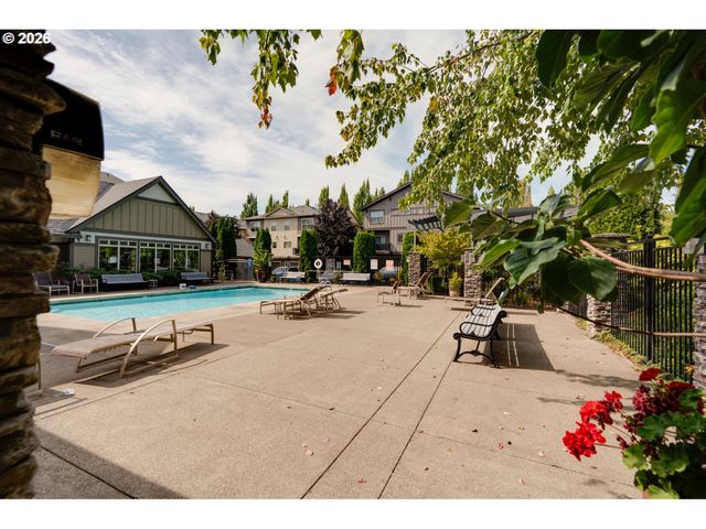 646 Ne ROYDON Ln, Hillsboro, OR 97006