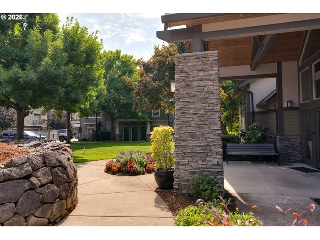 646 Ne ROYDON Ln, Hillsboro, OR 97006
