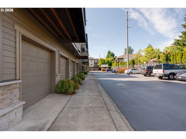 646 Ne ROYDON Ln, Hillsboro, OR 97006