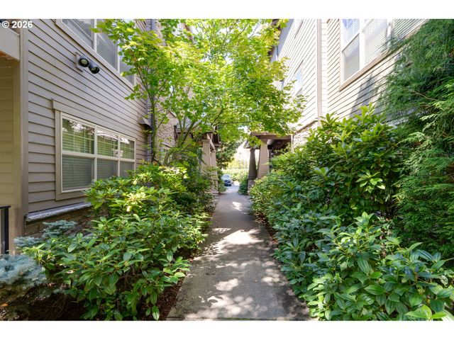 646 Ne ROYDON Ln, Hillsboro, OR 97006
