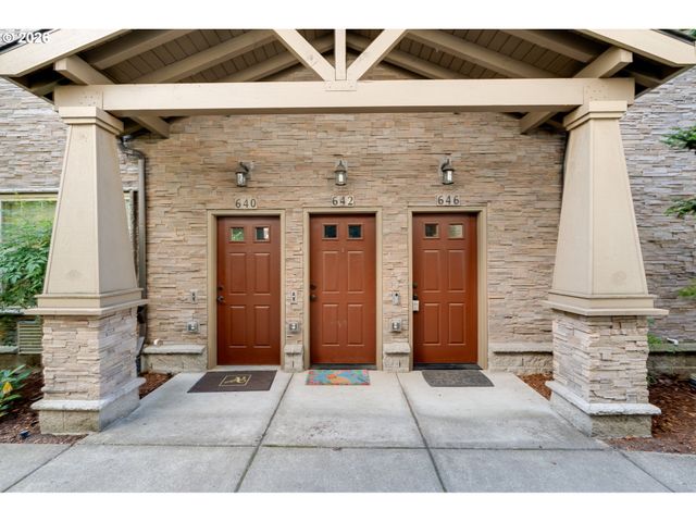 646 Ne ROYDON Ln, Hillsboro, OR 97006