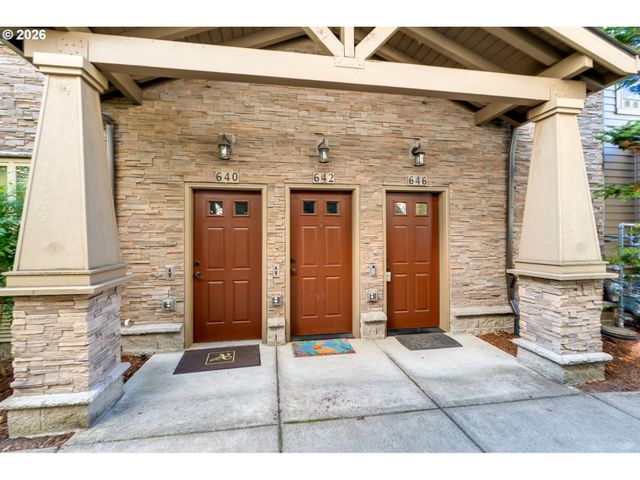 646 Ne ROYDON Ln, Hillsboro, OR 97006