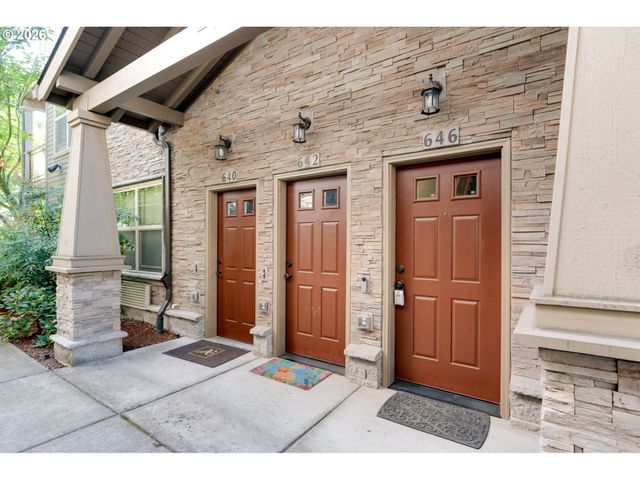 646 Ne ROYDON Ln, Hillsboro, OR 97006
