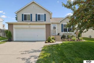 8219 154th Avenue N, Bennington, NE 68007