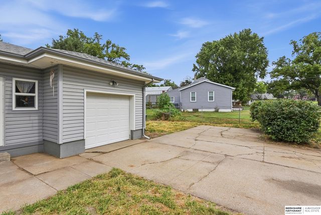 2706 Benson Gardens Boulevard, Omaha, NE 68134