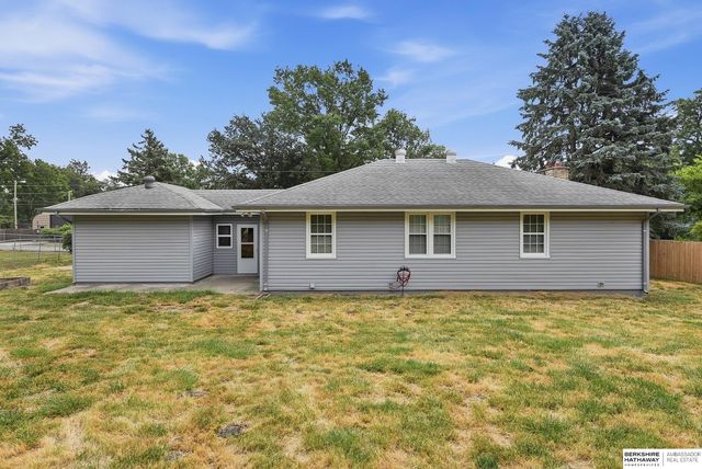 2706 Benson Gardens Boulevard, Omaha, NE 68134