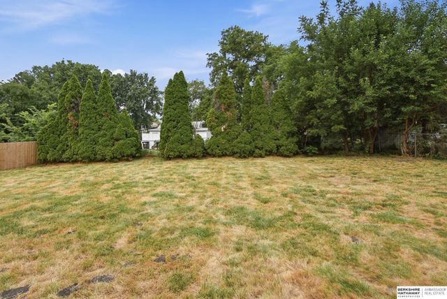 2706 Benson Gardens Boulevard, Omaha, NE 68134