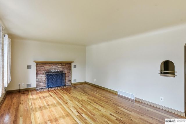 2706 Benson Gardens Boulevard, Omaha, NE 68134