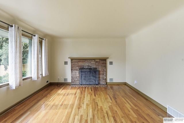 2706 Benson Gardens Boulevard, Omaha, NE 68134