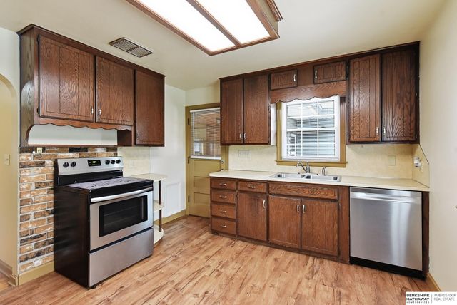 2706 Benson Gardens Boulevard, Omaha, NE 68134