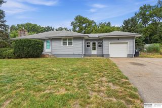2706 Benson Gardens Boulevard, Omaha, NE 68134