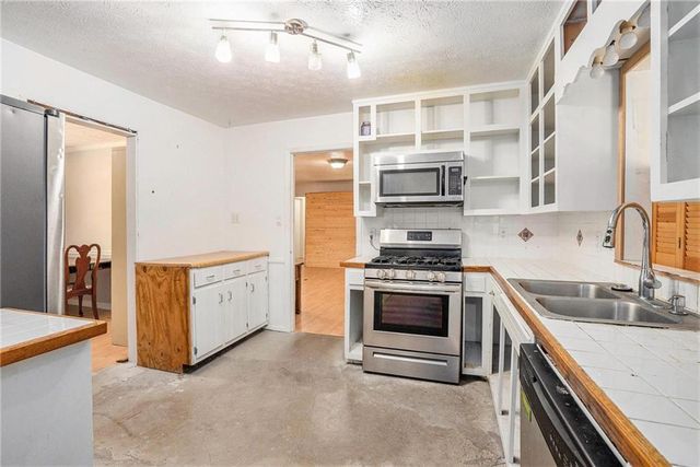 2358 Cannon Hill SW Road, Lilburn, GA 30047