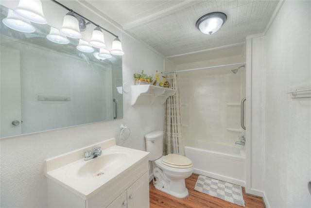 203 S Canyon Drive, Onalaska, TX 77360