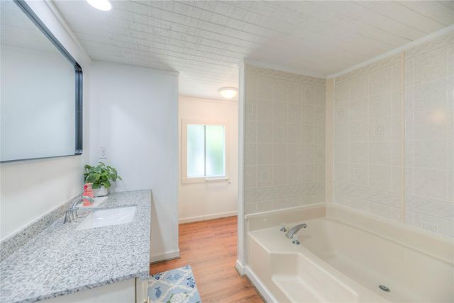 203 S Canyon Drive, Onalaska, TX 77360