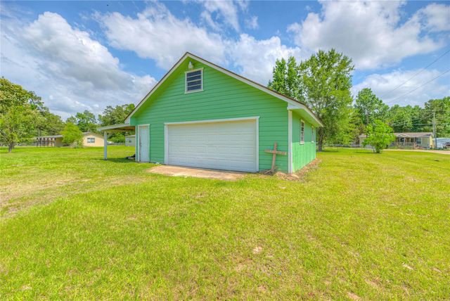 203 S Canyon Drive, Onalaska, TX 77360