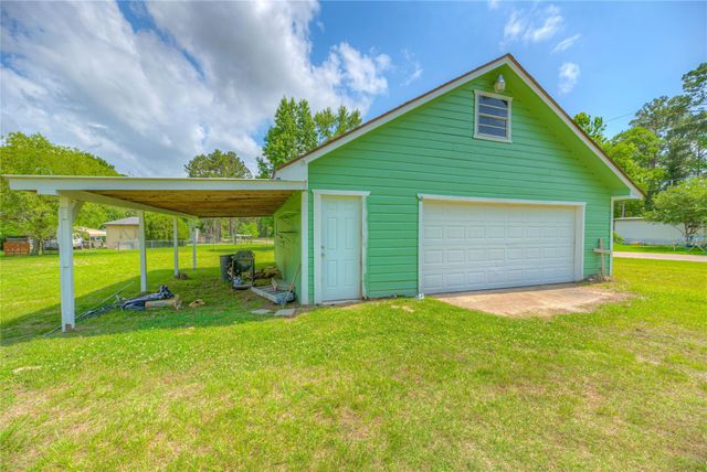 203 S Canyon Drive, Onalaska, TX 77360