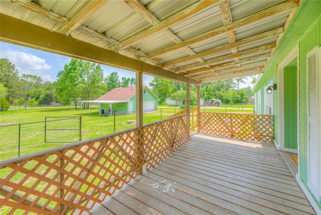 203 S Canyon Drive, Onalaska, TX 77360