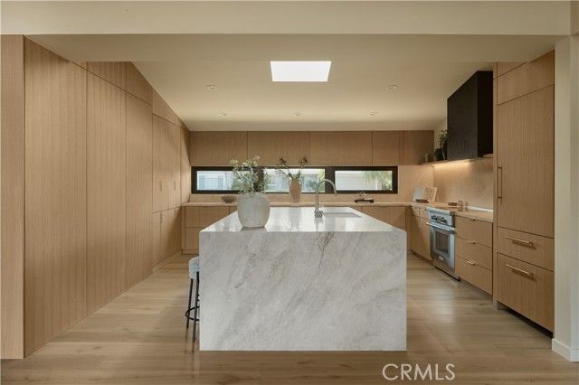 23740 Killion Street, Woodland Hills (los Angeles), CA 91367