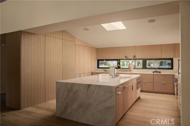 23740 Killion Street, Woodland Hills (los Angeles), CA 91367