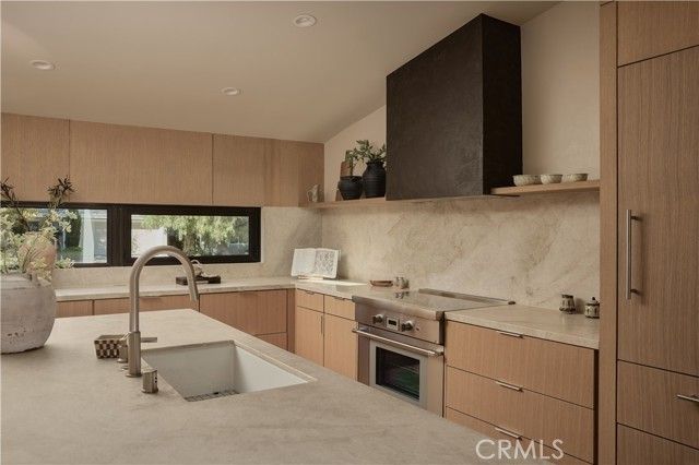 23740 Killion Street, Woodland Hills (los Angeles), CA 91367