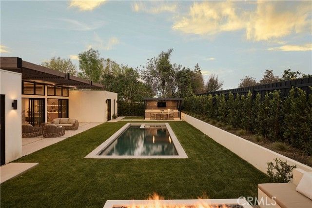23740 Killion Street, Woodland Hills (los Angeles), CA 91367