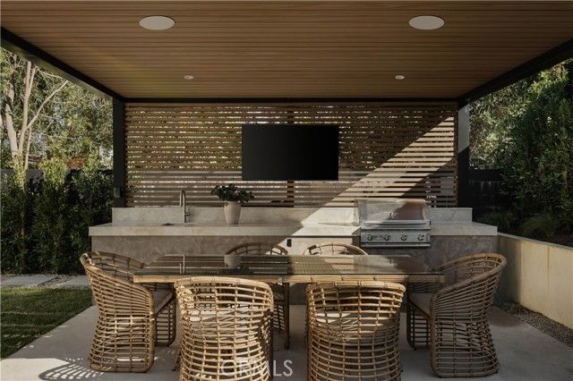 23740 Killion Street, Woodland Hills (los Angeles), CA 91367