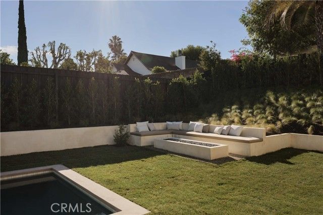 23740 Killion Street, Woodland Hills (los Angeles), CA 91367