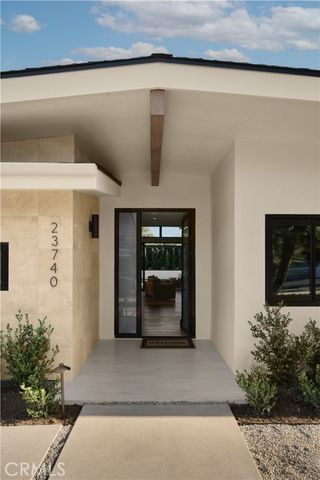 23740 Killion Street, Woodland Hills (los Angeles), CA 91367