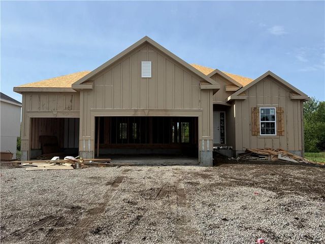 621 E 13th Street, Kearney, MO 64060