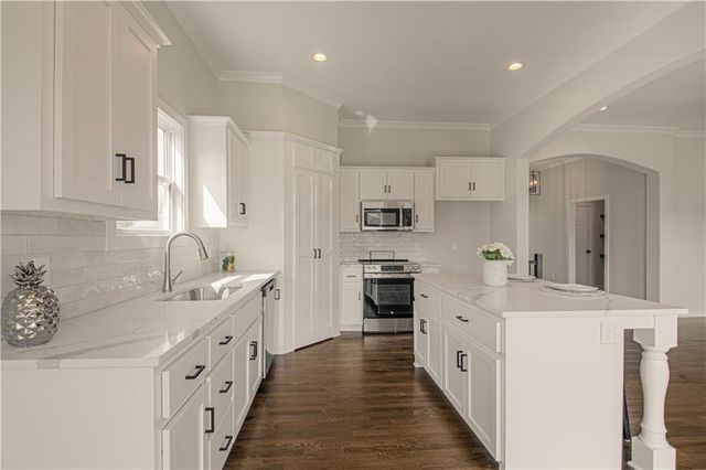 621 E 13th Street, Kearney, MO 64060