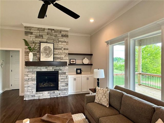 621 E 13th Street, Kearney, MO 64060