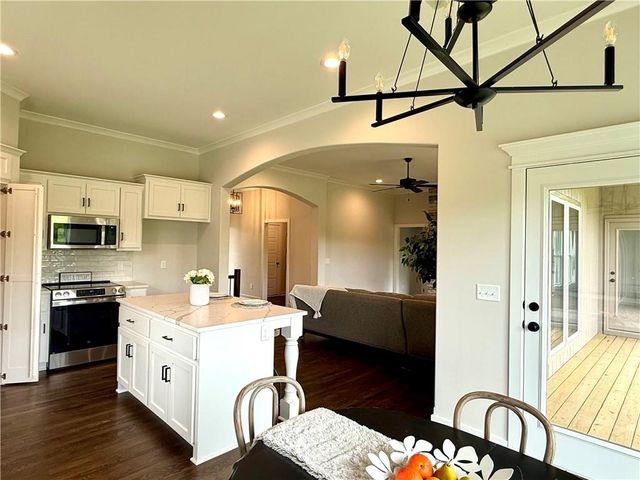 621 E 13th Street, Kearney, MO 64060