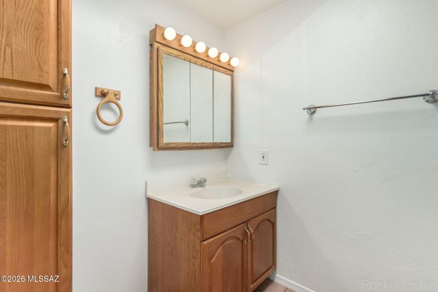 2351 S Thomas Drive, Tucson, AZ 85710