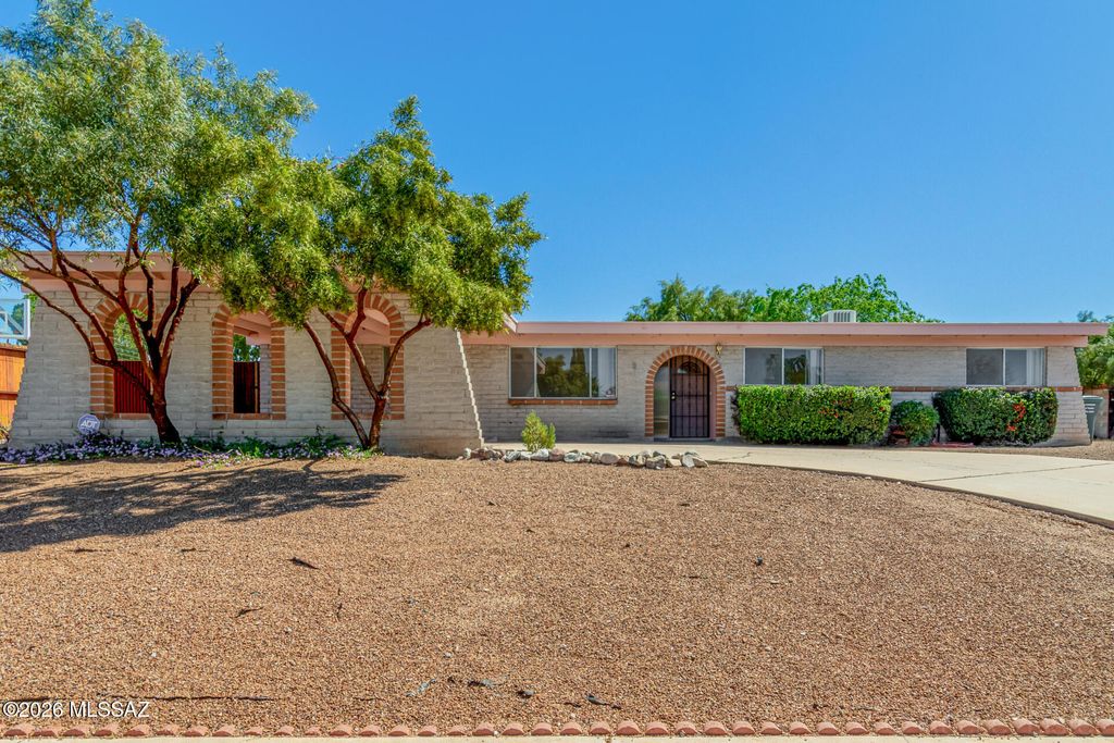 2351 S Thomas Drive, Tucson, AZ 85710
