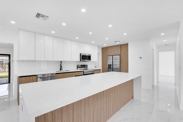 695 W 73rd Pl, Hialeah, FL 33014