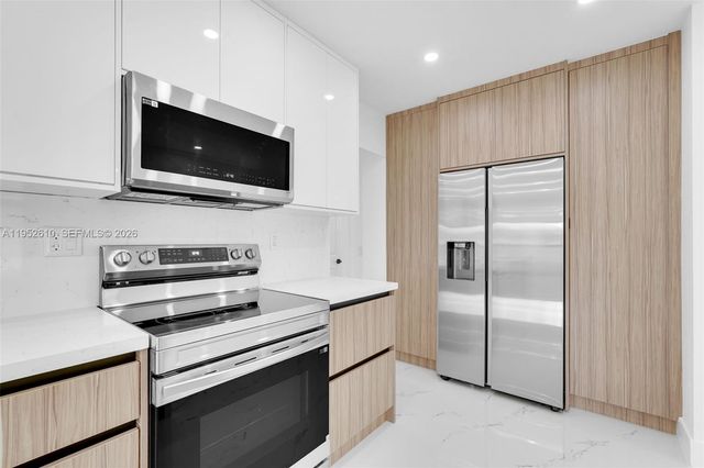 695 W 73rd Pl, Hialeah, FL 33014