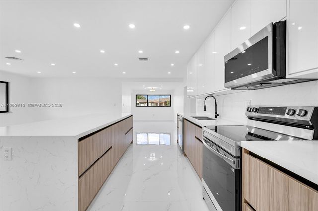 695 W 73rd Pl, Hialeah, FL 33014