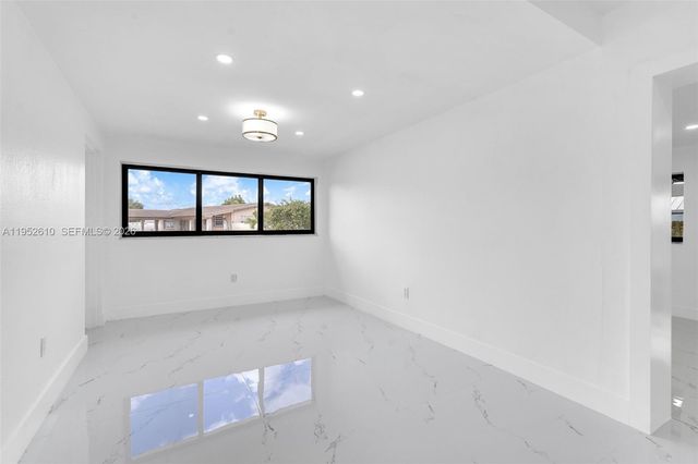 695 W 73rd Pl, Hialeah, FL 33014