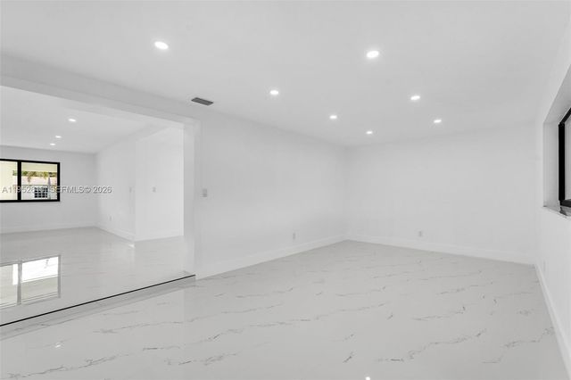 695 W 73rd Pl, Hialeah, FL 33014