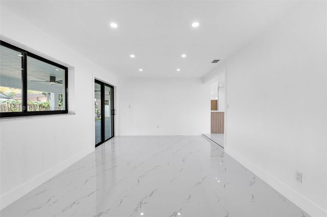 695 W 73rd Pl, Hialeah, FL 33014