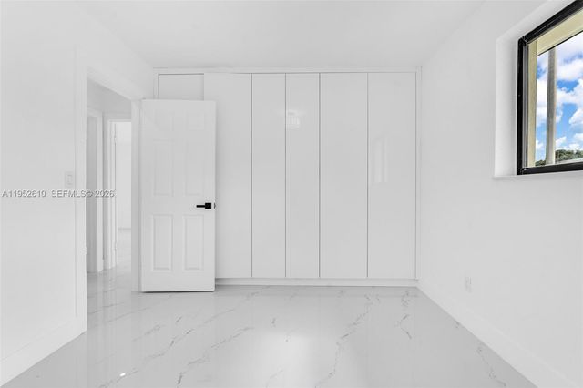 695 W 73rd Pl, Hialeah, FL 33014