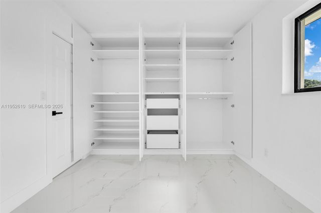 695 W 73rd Pl, Hialeah, FL 33014