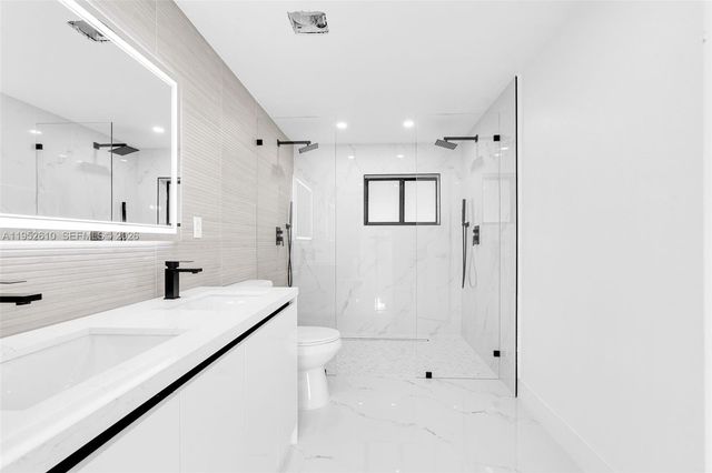 695 W 73rd Pl, Hialeah, FL 33014