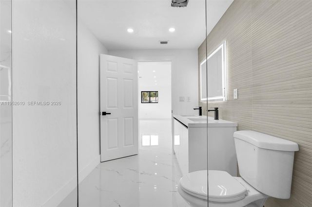 695 W 73rd Pl, Hialeah, FL 33014