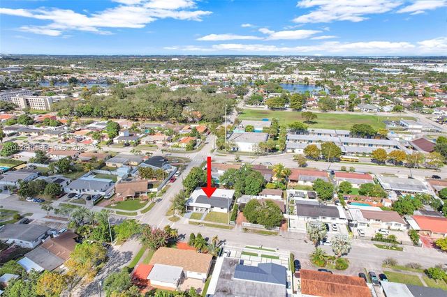 695 W 73rd Pl, Hialeah, FL 33014
