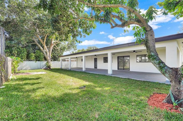 695 W 73rd Pl, Hialeah, FL 33014