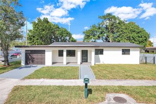 695 W 73rd Pl, Hialeah, FL 33014