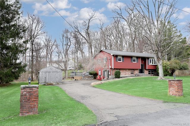 14 Montclair Avenue, Airmont, NY 10952