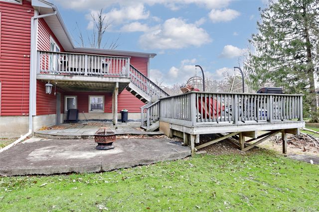 14 Montclair Avenue, Airmont, NY 10952