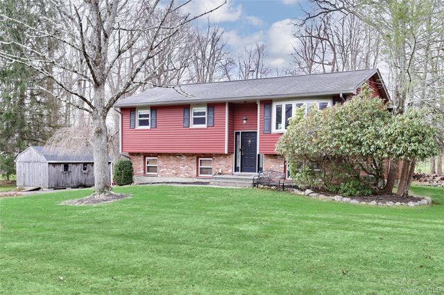 14 Montclair Avenue, Airmont, NY 10952
